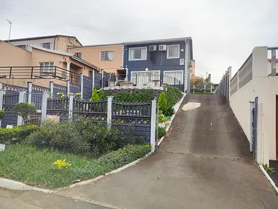 3 Bedroom Apartment For Sale in Phoenix - hApz.webp