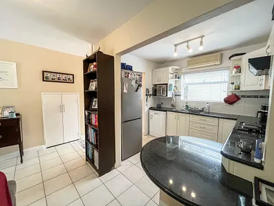 2.5 Bedroom Apartment To Rent in Durban North - XD55.webp