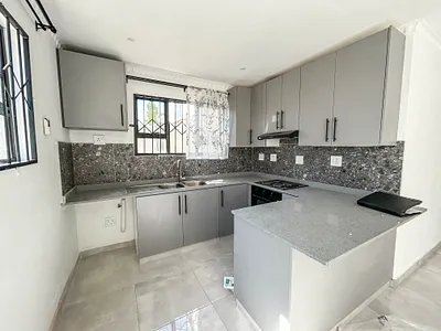 2 Bedroom Apartment To Rent in Durban North - img