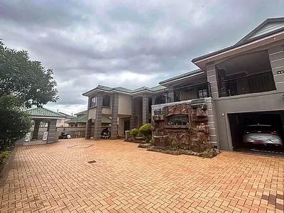6 Bedroom House To Rent in Umhlanga - TWlO.webp