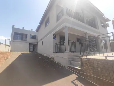 6 Bedroom House For Sale in Phoenix - 6RnG.webp
