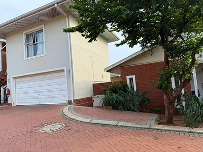 4 Bedroom Townhouse For Sale in Mount Edgecombe - bxAT.webp