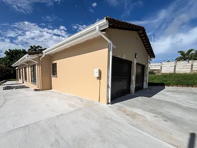 3 Bedroom House To Rent in Durban North - 00yr.webp