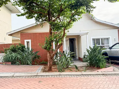 3 Bedroom Townhouse To Rent in Mount Edgecombe - WZJZ.webp
