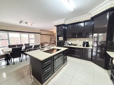 4 Bedroom Townhouse To Rent in Mount Edgecombe - 6PQz.webp