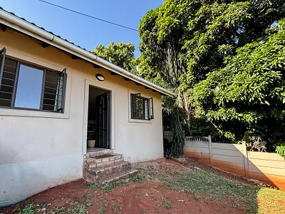 2 Bedroom Apartment To Rent in Durban North - kSGi.webp