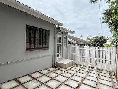1 Bedroom Apartment To Rent in Durban North - RiNd.webp
