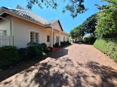 5 Bedroom Townhouse To Rent in Mount Edgecombe - Kuep.webp