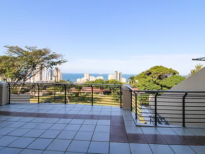 5 Bedroom Apartment To Rent in Umhlanga - 8uNw.webp