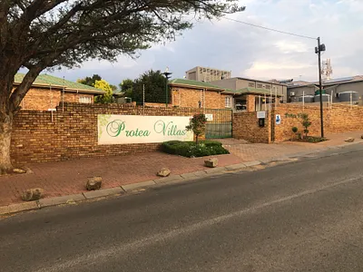 2 Bedroom Townhouse To Rent in Roodepoort - img