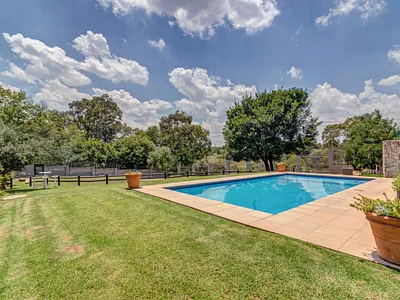 1 Bedroom Apartment For Sale in Sandton - img