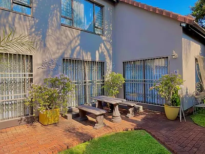 4 Bedroom Townhouse For Sale in Pretoria - X05u.webp