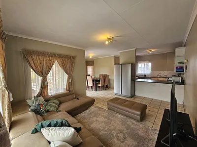 2 Bedroom Apartment For Sale in Centurion - tYLh.webp