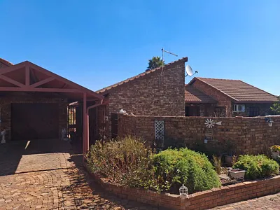 3 Bedroom Townhouse For Sale in Centurion - 3L45.webp