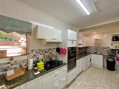 4 Bedroom Townhouse For Sale in Pretoria - Bag6.webp