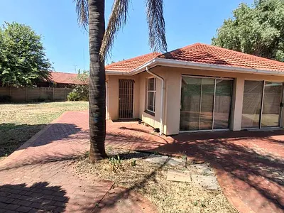 3 Bedroom House For Sale in Wierda Park, Centurion - img