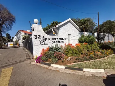 3 Bedroom Apartment For Sale in Klippoortjie, Germiston - JIeY.webp