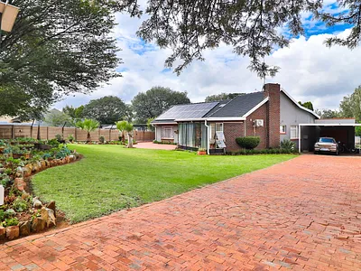 4 Bedroom House For Sale in Germiston - 5FaG.webp