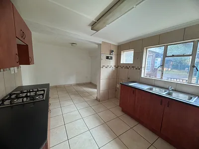 1 Bedroom Apartment To Rent in Germiston - img