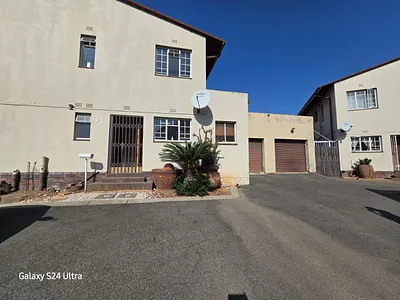 3 Bedroom Apartment For Sale in Klippoortjie, Germiston - HRGu.webp