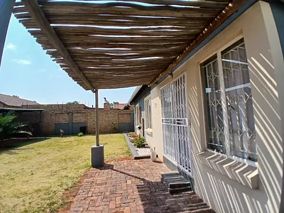 3 Bedroom Townhouse For Sale in Germiston - img