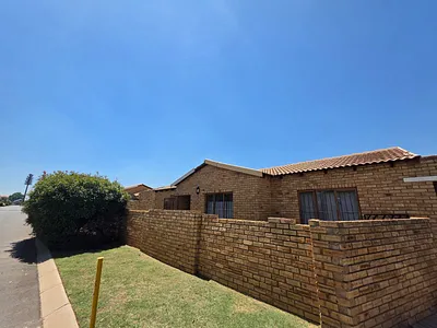 3 Bedroom Townhouse For Sale in Krugersdorp - pzgd.webp