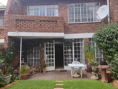 3 Bedroom Apartment For Sale in Germiston - u70q.webp