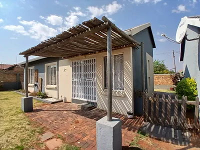 3 Bedroom Townhouse To Rent in Germiston - img