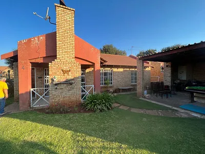 2 Bedroom Townhouse To Rent in Germiston - 50UB.webp