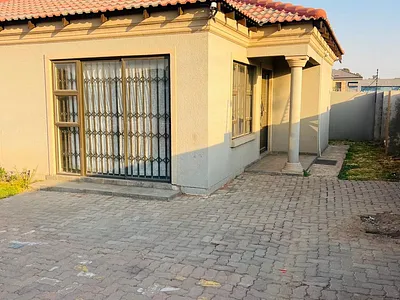 2 Bedroom Townhouse To Rent in Germiston - XLv3.webp