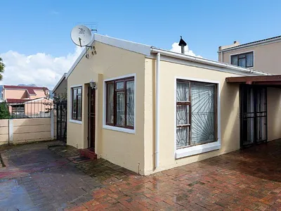 4 Bedroom House For Sale in Paarl - WGZp.webp