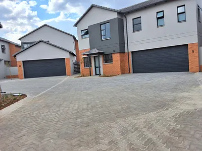 3 Bedroom Apartment For Sale in Pretoria - 77FY.webp