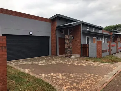3 Bedroom Townhouse For Sale in Pretoria - 8Isv.webp
