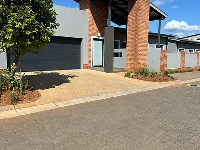 3 Bedroom Townhouse For Sale in Pretoria - AkUh.webp