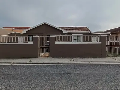 3 Bedroom House For Sale in Mitchells Plain - ivZE.webp