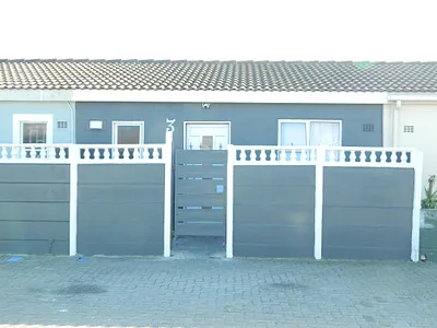 2 Bedroom House For Sale in Cape Town - ADQ1.webp