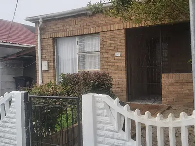2 Bedroom House For Sale in Cape Town - dBs7.webp