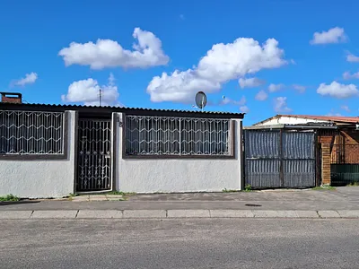 6 Bedroom House For Sale in Cape Town - cbgW.webp