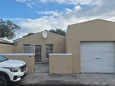 2 Bedroom House For Sale in Mitchells Plain - l3v7.webp
