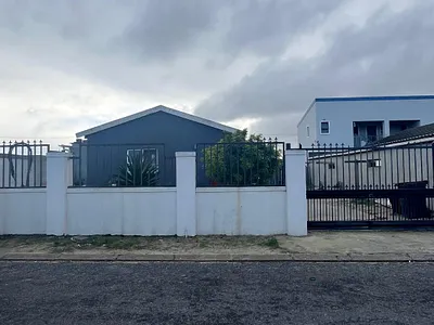 2 Bedroom House For Sale in Blue Downs - img