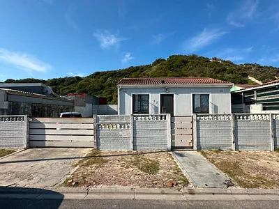 2 Bedroom House For Sale in Mitchells Plain - IyN0.webp