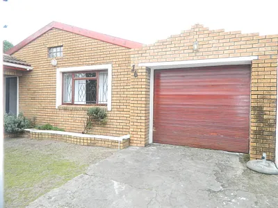 4 Bedroom House For Sale in Cape Town - rQv2.webp