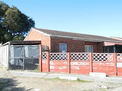 3 Bedroom House For Sale in Mitchells Plain - lfKw.webp