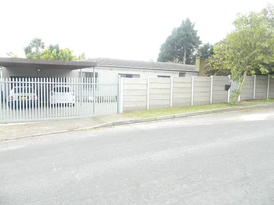 4 Bedroom House For Sale in Brackenfell - D3aQ.webp