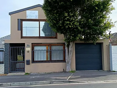 3 Bedroom House For Sale in Cape Town - lhLt.webp