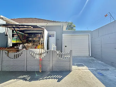 3 Bedroom House For Sale in Cape Town - V4Fn.webp