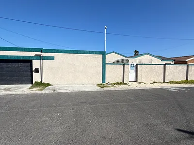6 Bedroom House For Sale in Cape Town - gy3f.webp