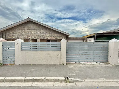 2 Bedroom House For Sale in Cape Town - E7Wt.webp