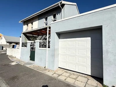 2 Bedroom House For Sale in Mitchells Plain - fPtD.webp