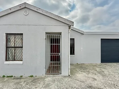 2 Bedroom House For Sale in Mitchells Plain - whEI.webp